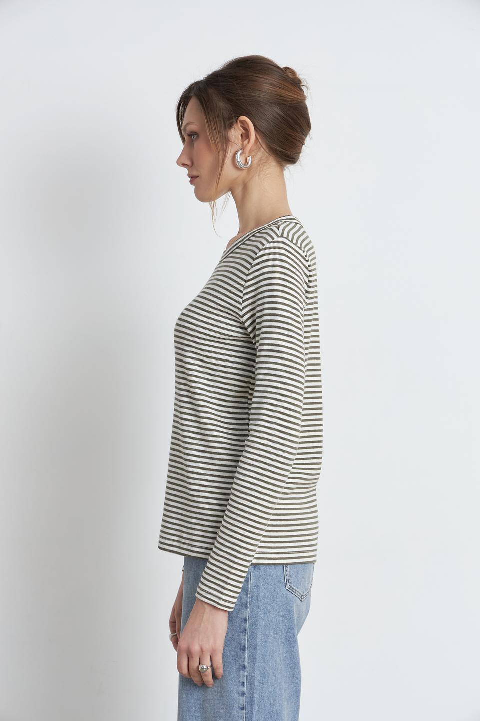 Футболка Betty and Co в полоску бежево-оливковая