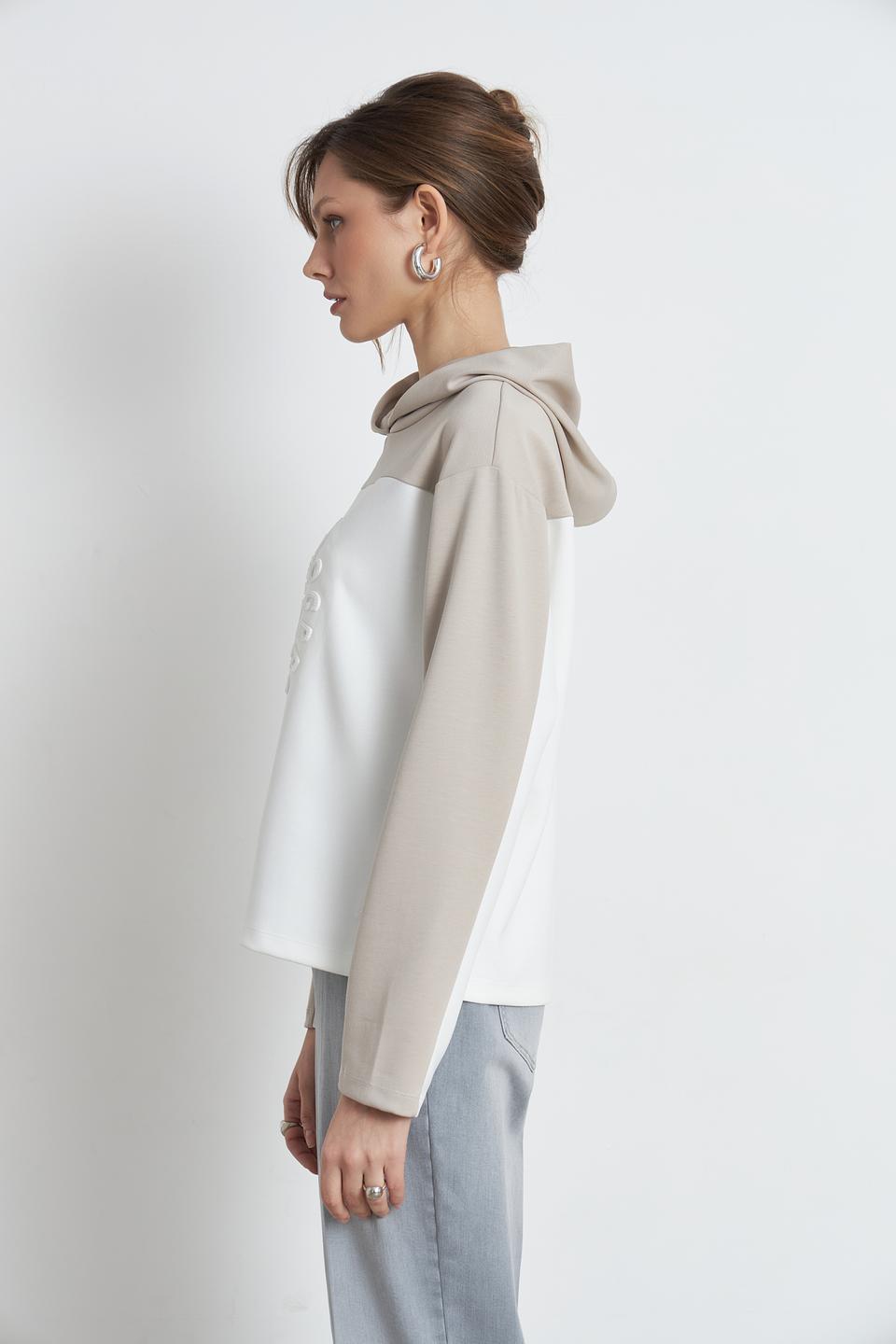 Пуловер Monari с вышивкой бежевый