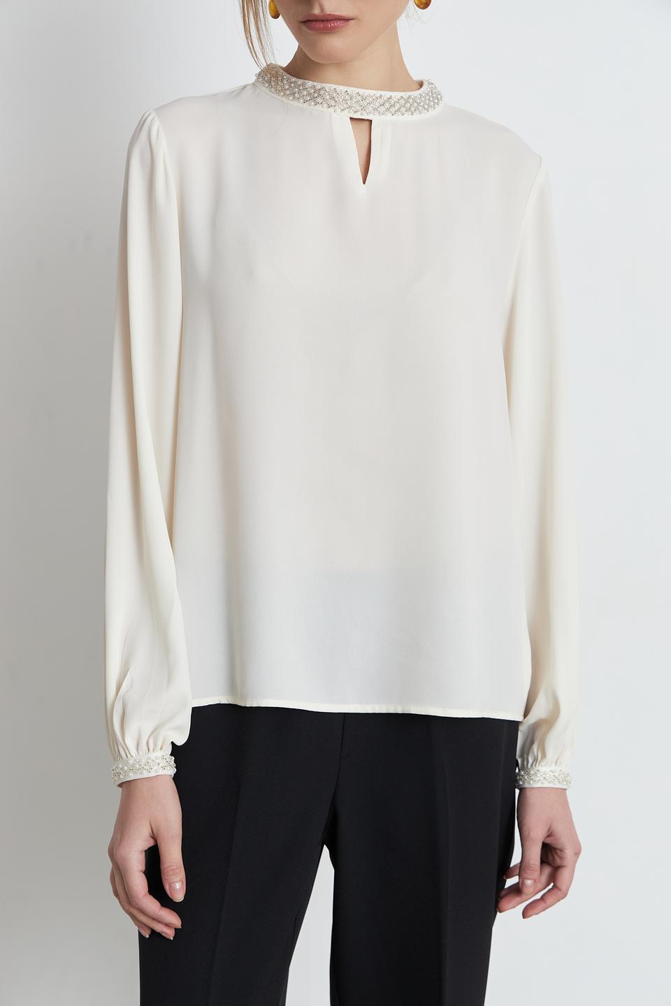 Блузка Monari с жемчугом кремовая