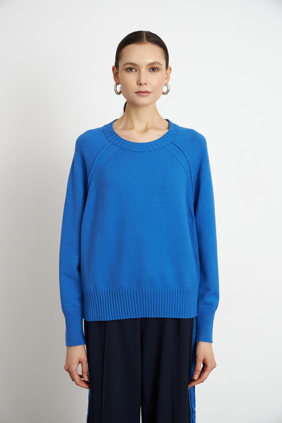 Пуловер Lecomte синий с вырезом