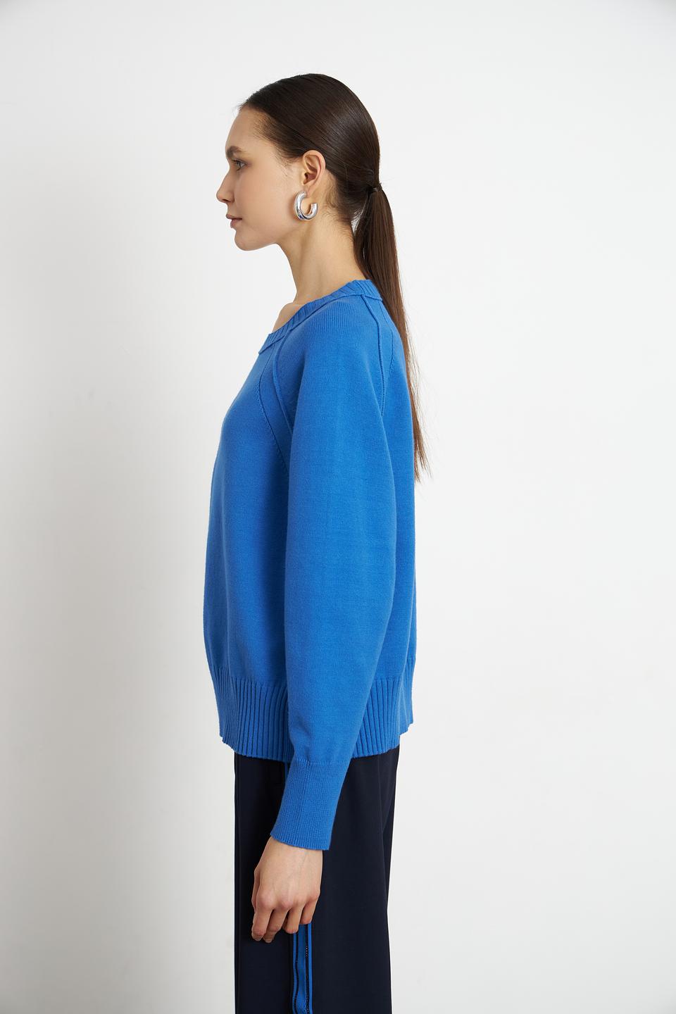 Пуловер Lecomte синий с вырезом