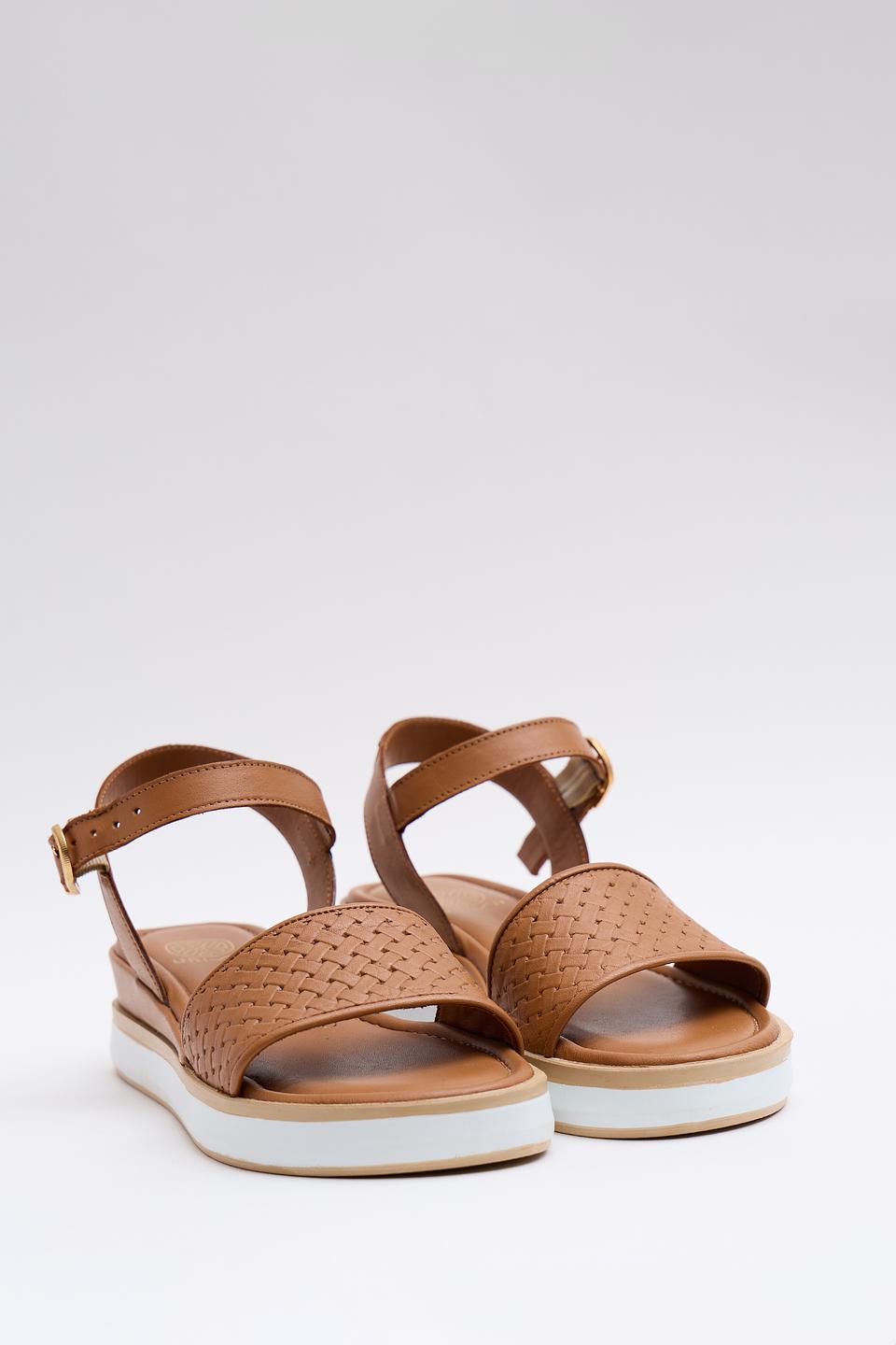 Сандалии Unisa плетеные коричневые