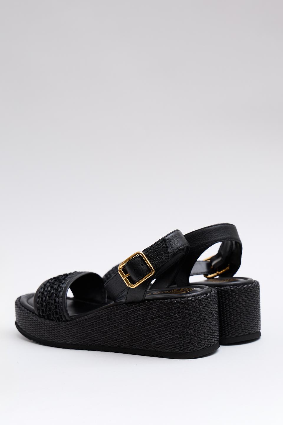 Сандалии Unisa на танкетке чёрные