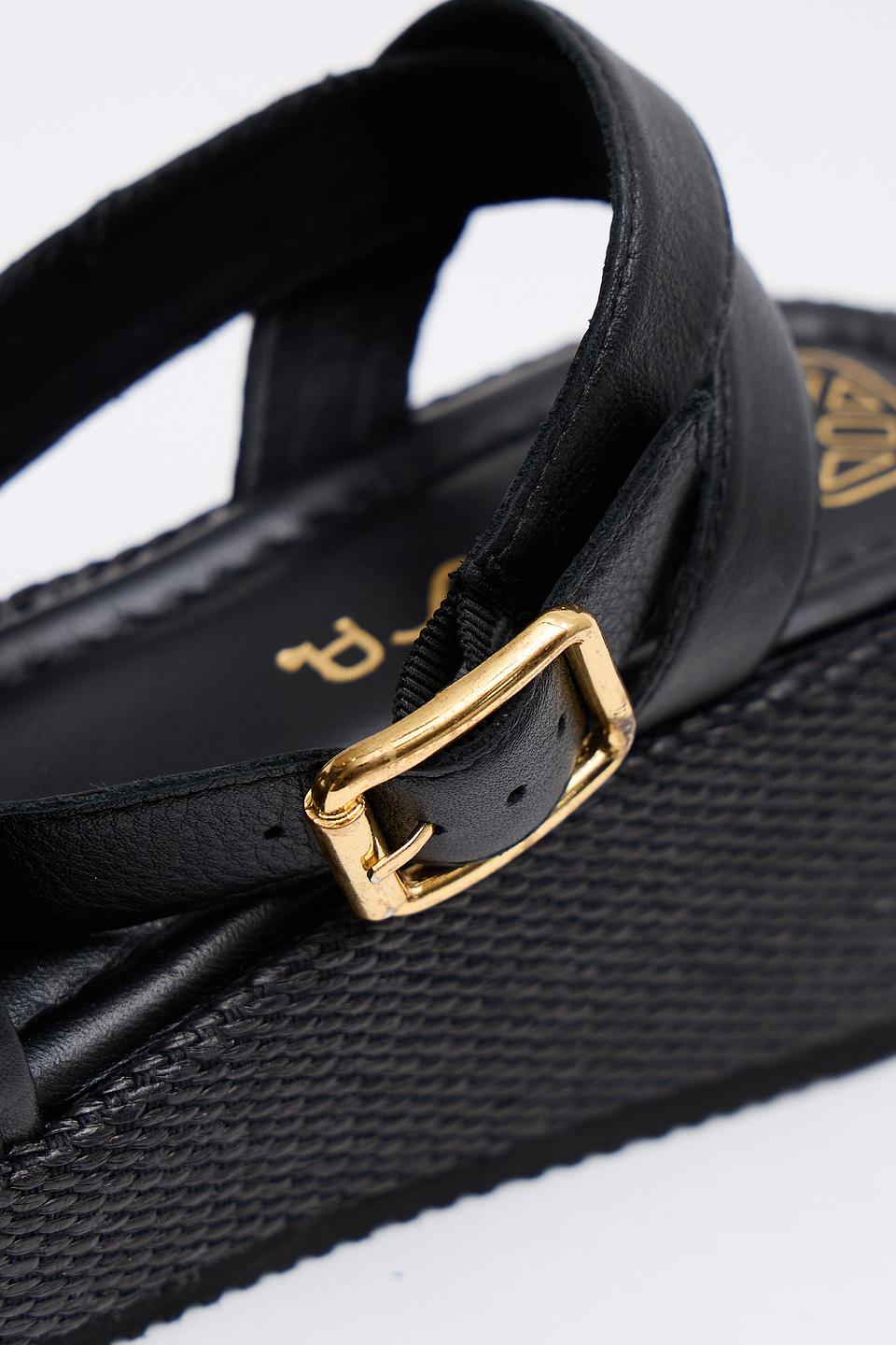 Сандалии Unisa на танкетке чёрные