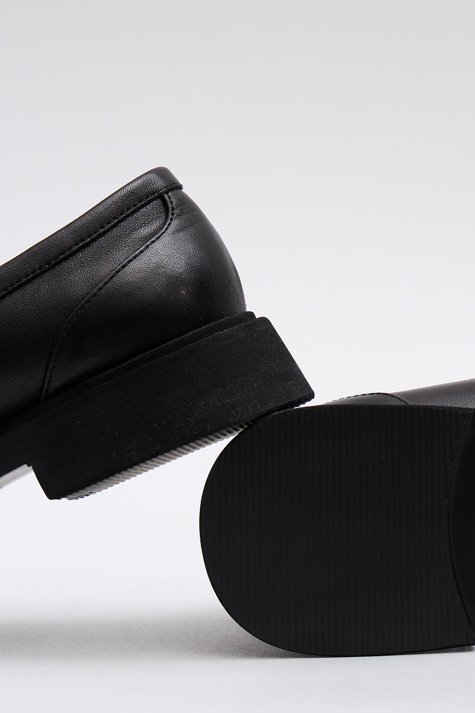 Лоферы Tuffoni с декоративной пряжкой чёрные