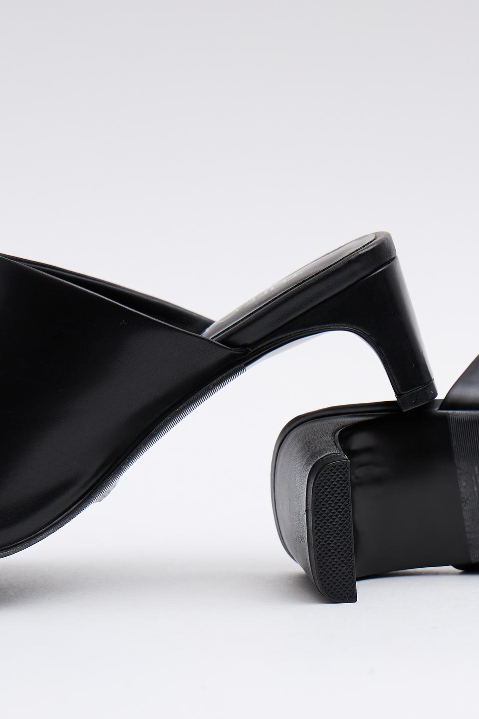 Шлепанцы Tuffoni с золотой отделкой