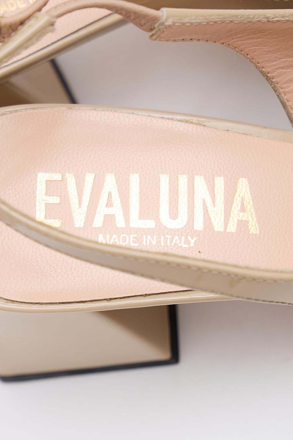 Туфли Evaluna с пряжкой бежевые