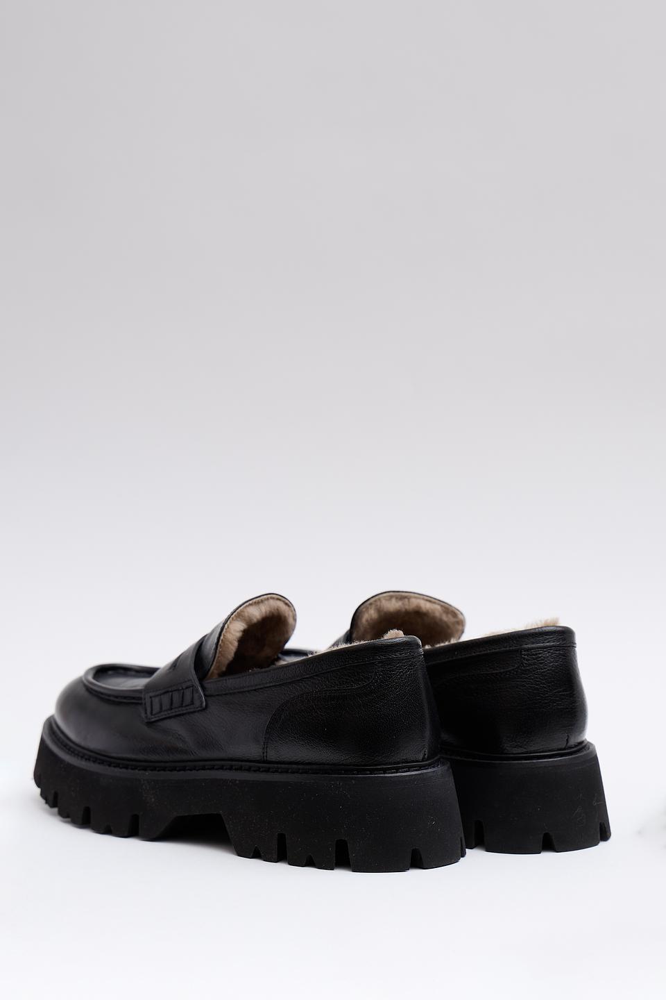 Лоферы Corvari на массивной подошве чёрные