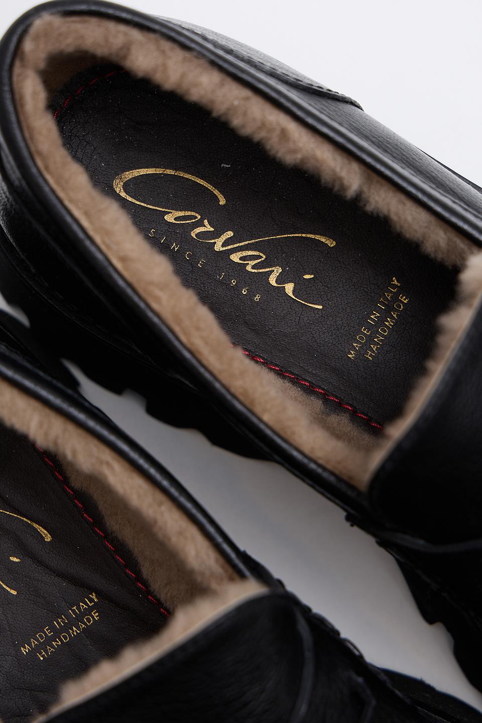 Лоферы Corvari на массивной подошве чёрные