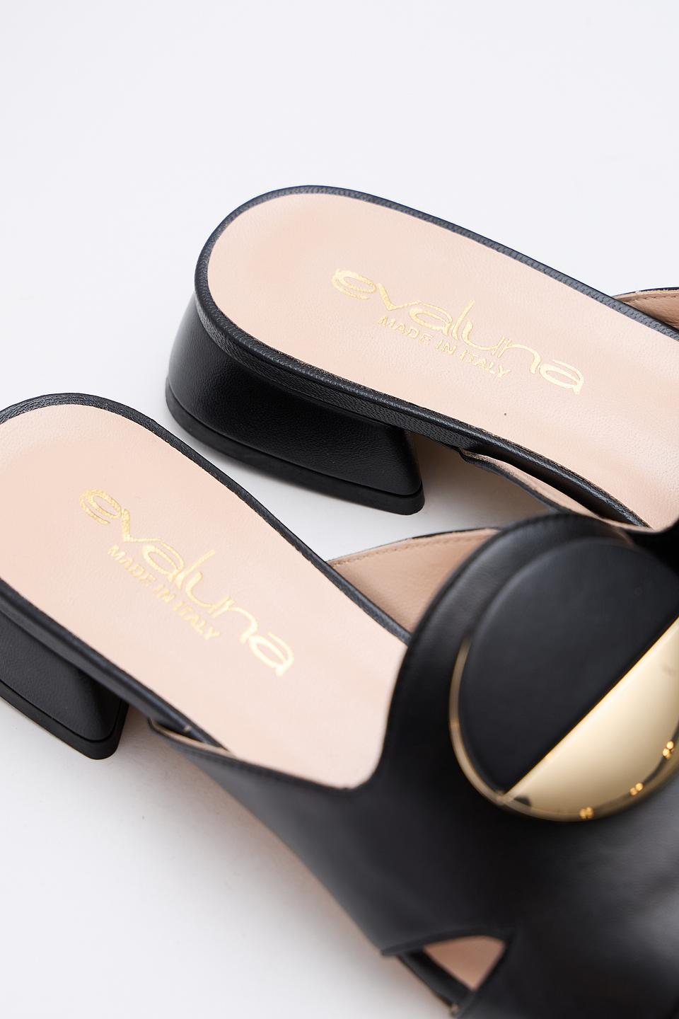 Шлепанцы Evaluna с пряжкой черные