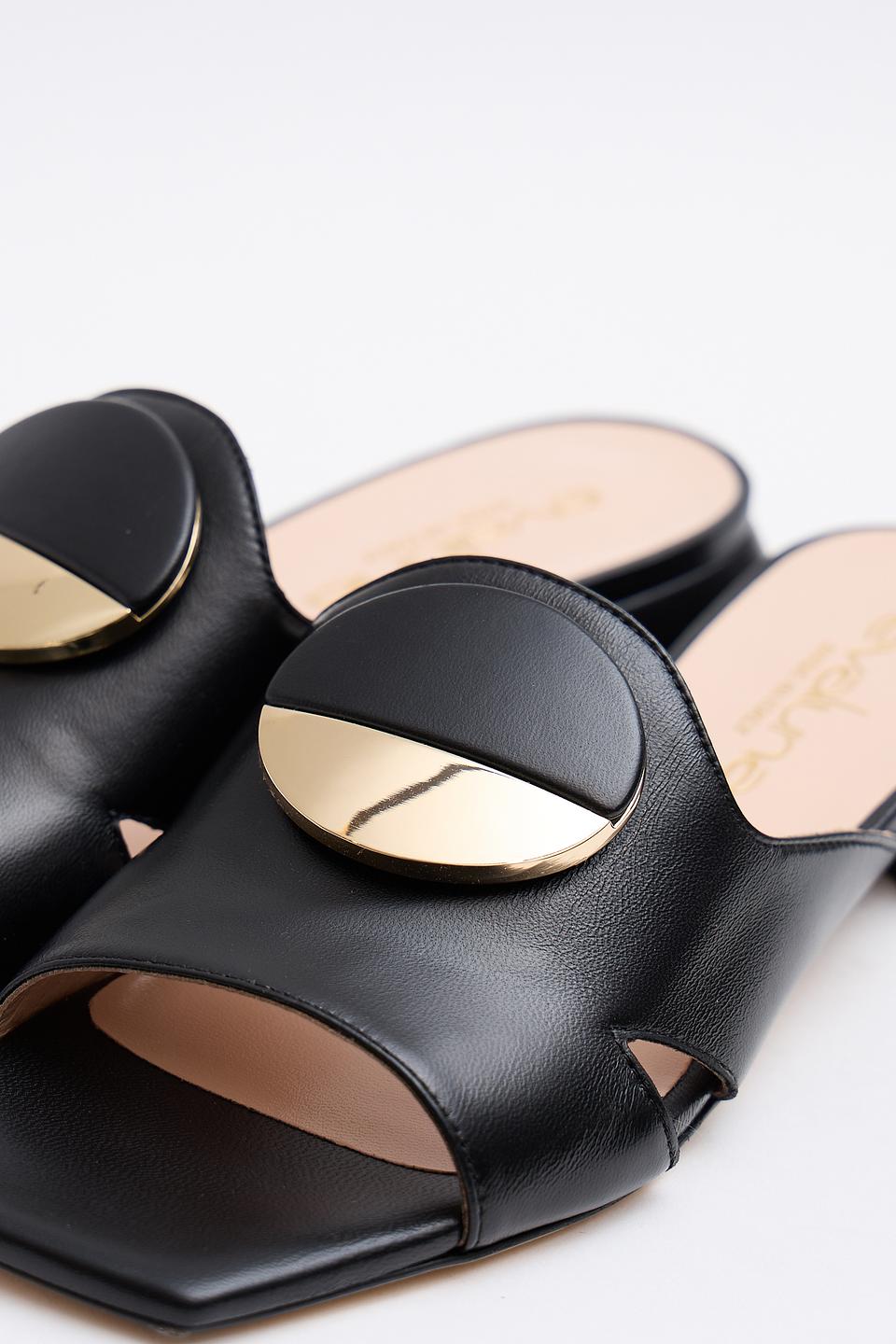 Шлепанцы Evaluna с пряжкой черные