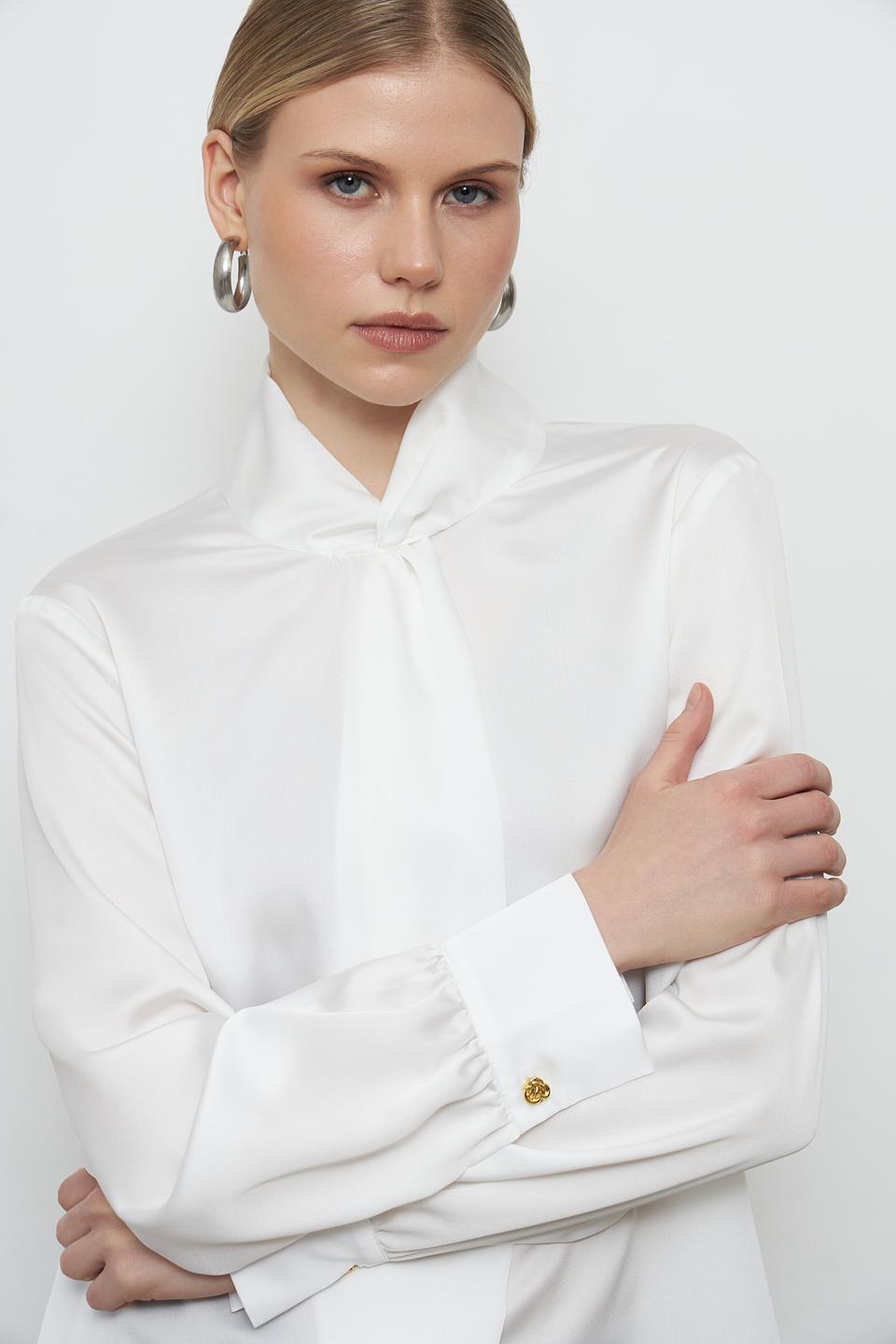 Блуза Emka с бантом