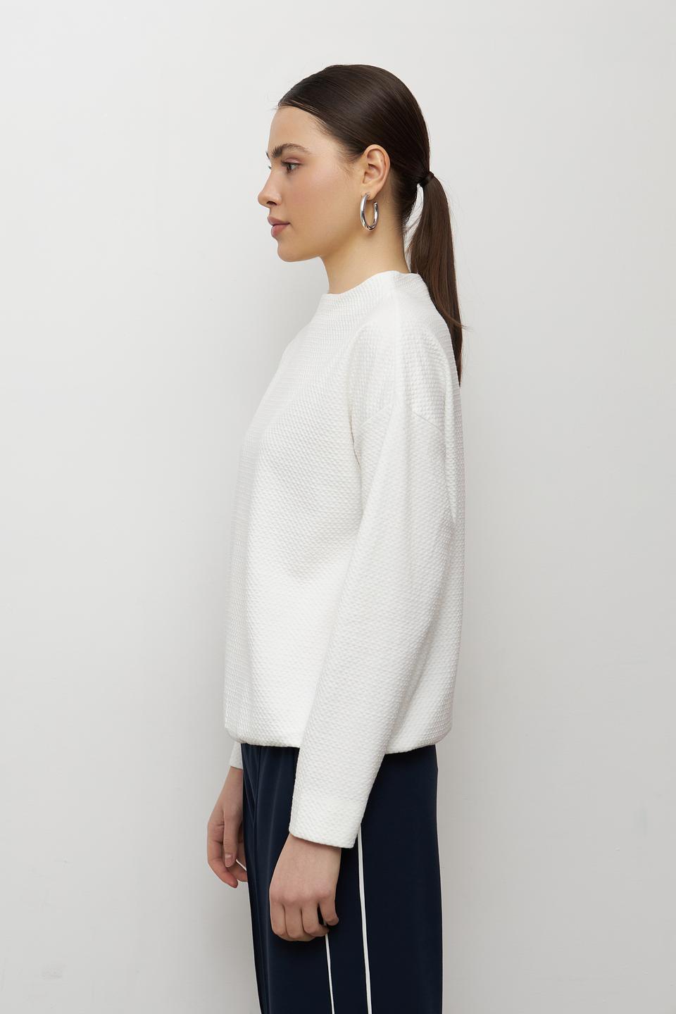 Пуловер Betty and Co фактурный белый
