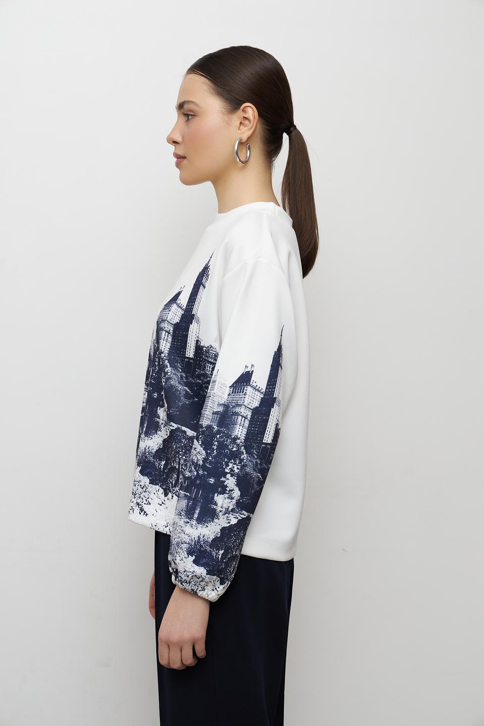 Пуловер Monari с принтом "Город"