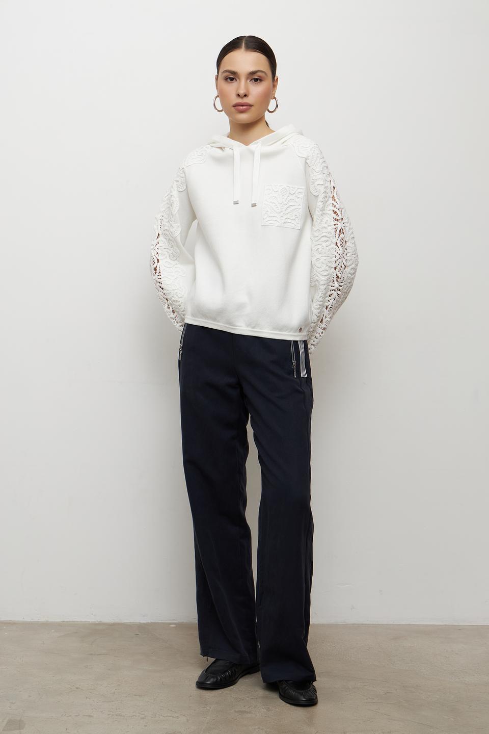 Пуловер Monari с кружевом белый