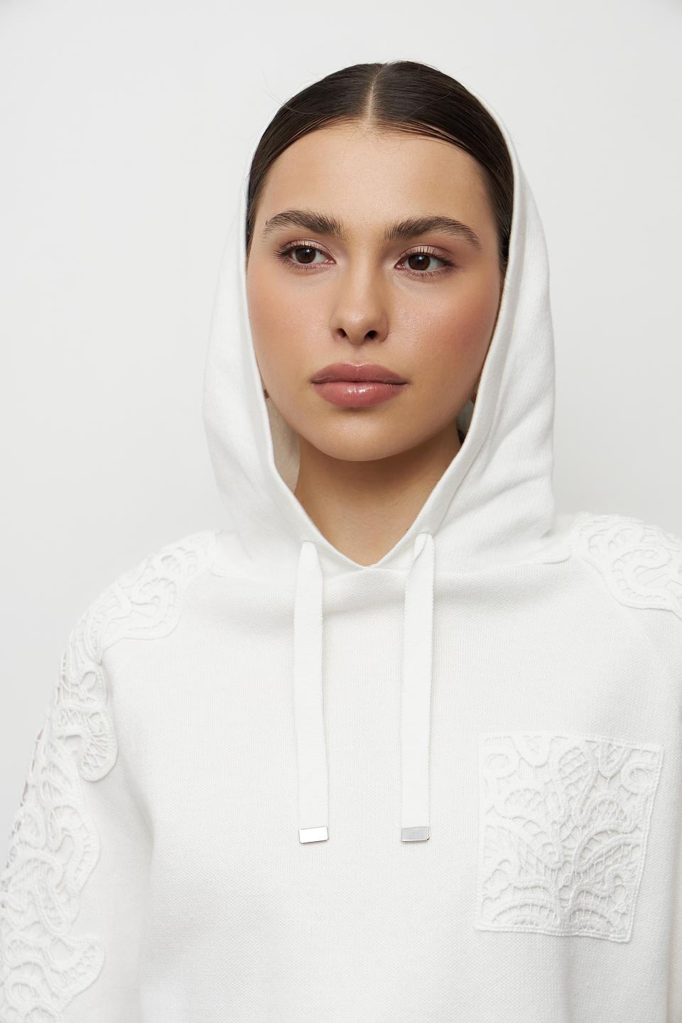 Пуловер Monari с кружевом белый