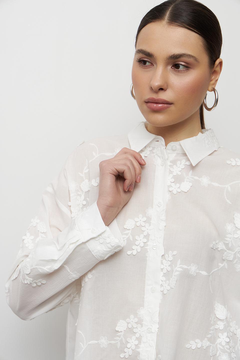 Блуза MORE and MORE с вышивкой