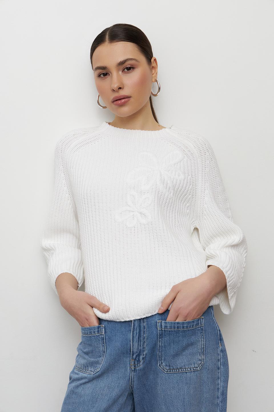 Пуловер Bianca с цветочной аппликацией