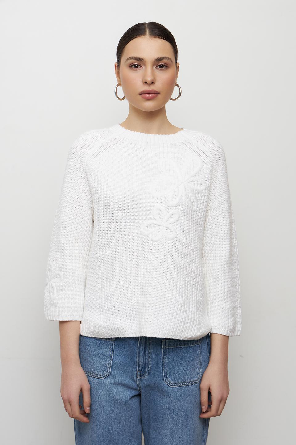 Пуловер Bianca с цветочной аппликацией