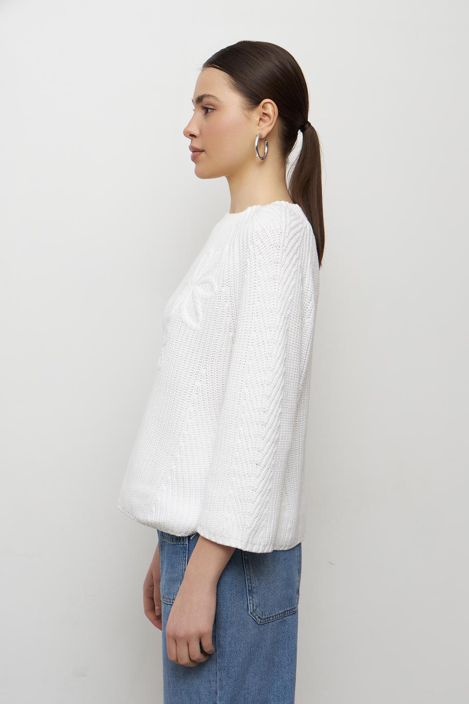 Пуловер Bianca с цветочной аппликацией