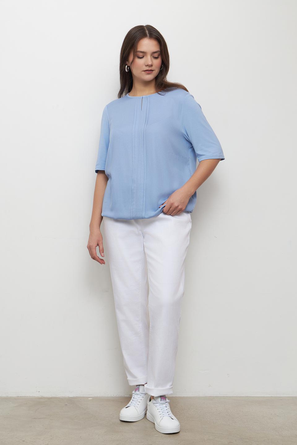 Блуза Lebek голубая с вырезом