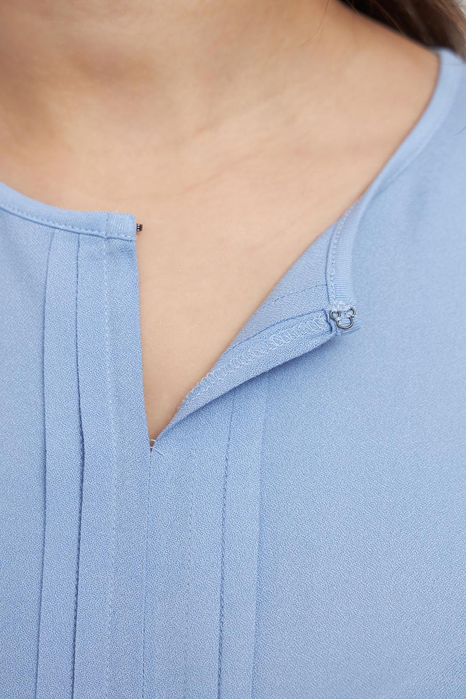 Блуза Lebek голубая с вырезом