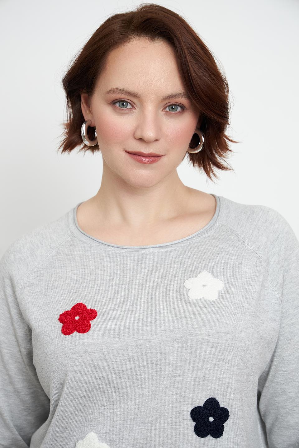 Пуловер Via Appia с цветами серый