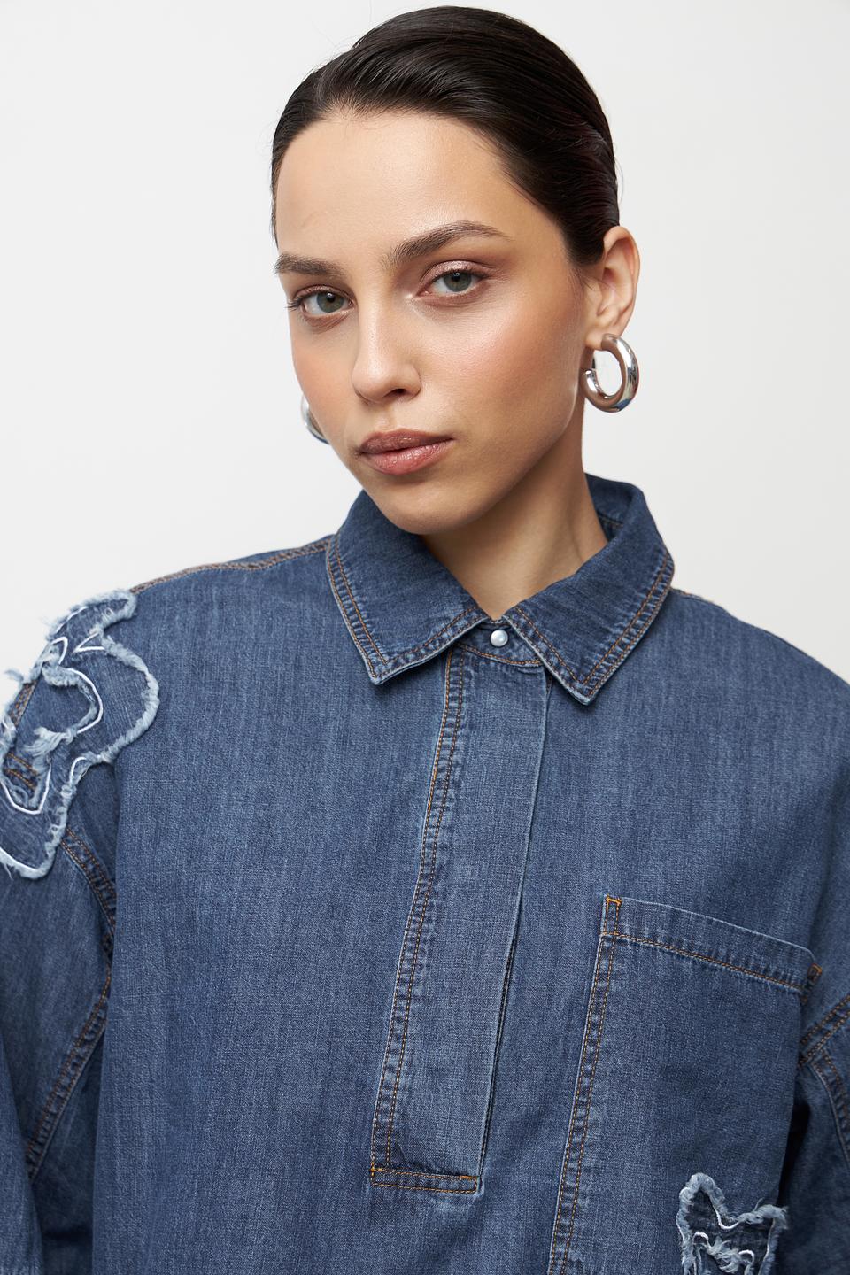 Блуза Lecomte джинсовая с вышивкой