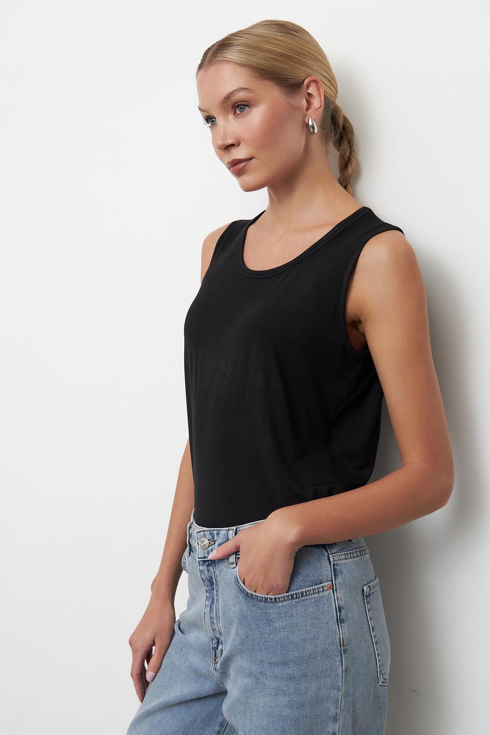 Топ Pezzo чёрный базовый