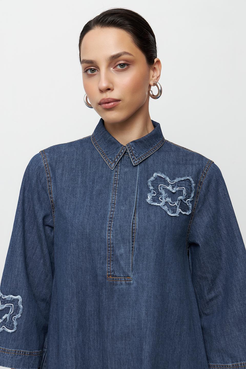 Платье Lecomte джинсовое с вышивкой