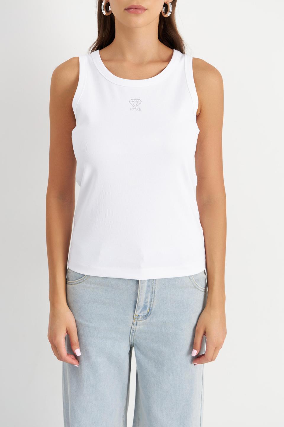 Белый топ UNQ с логотипом