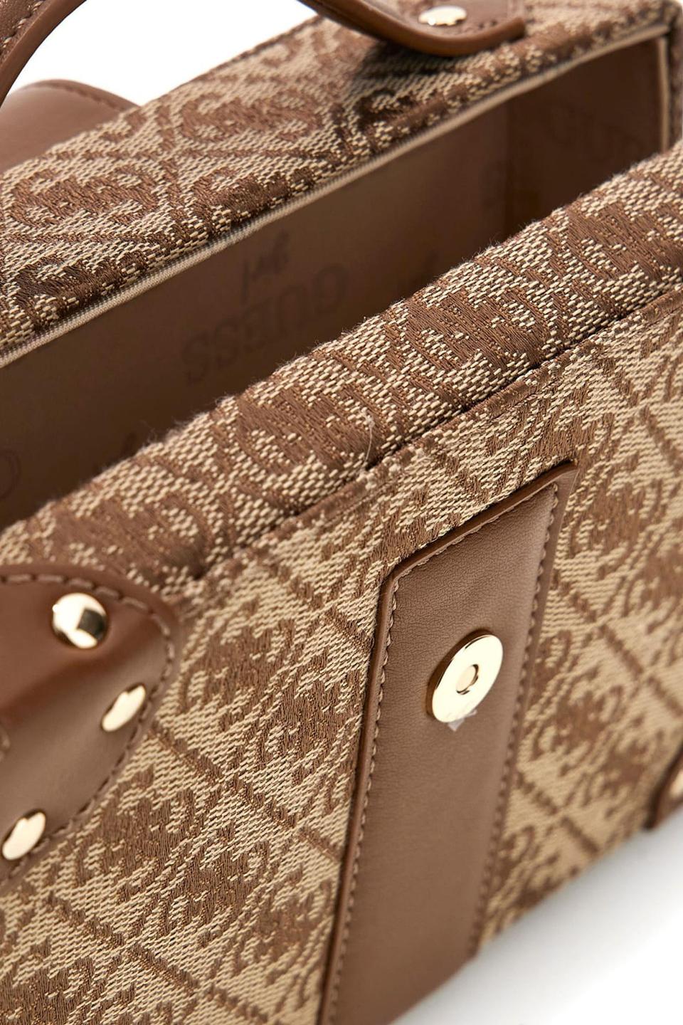 Коричневая сумка-коробка Guess с монограммой