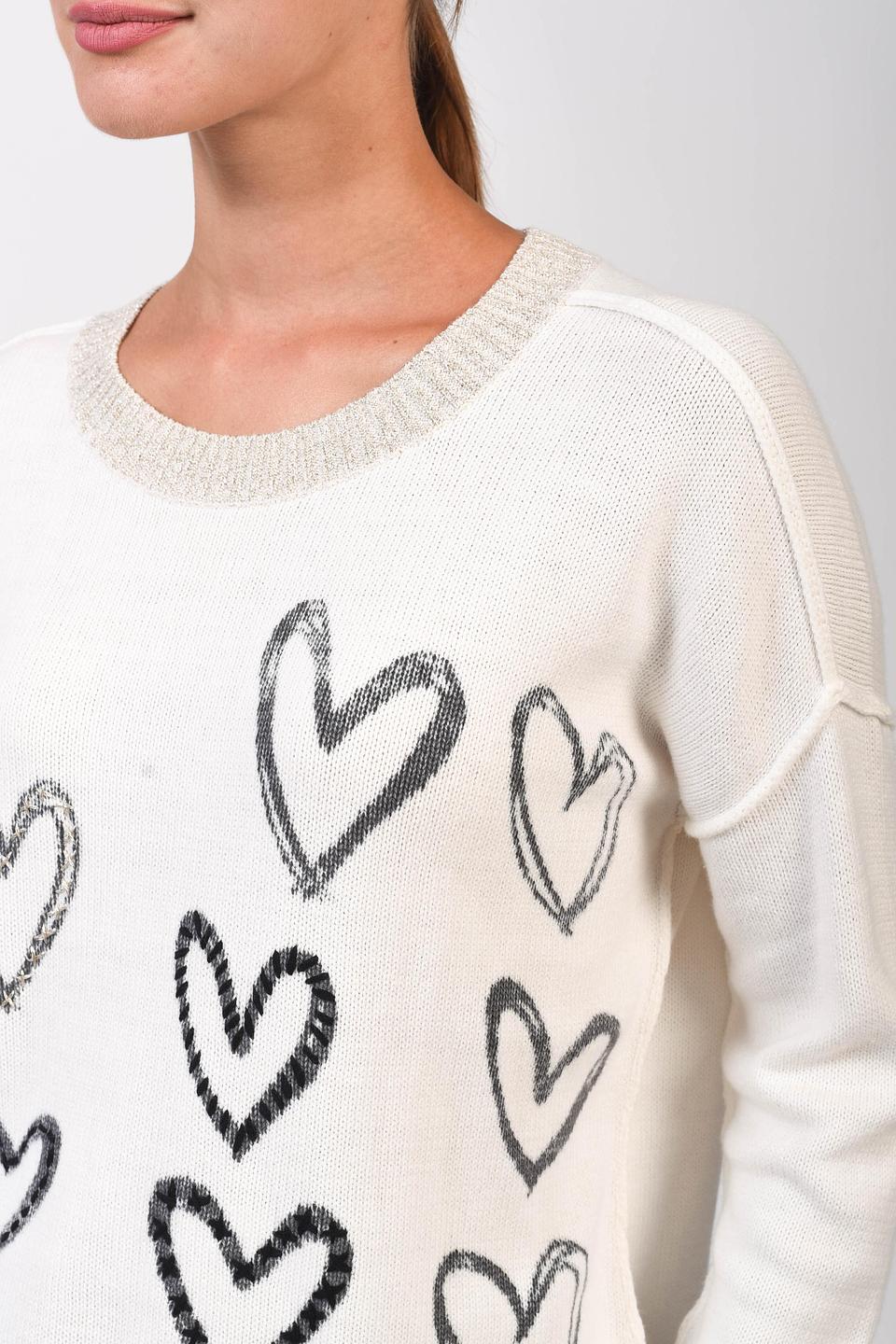Пуловер Pezzo с сердцами молочный