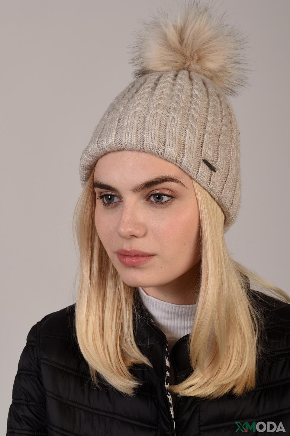 Шапка Wegener с помпоном бежевая
