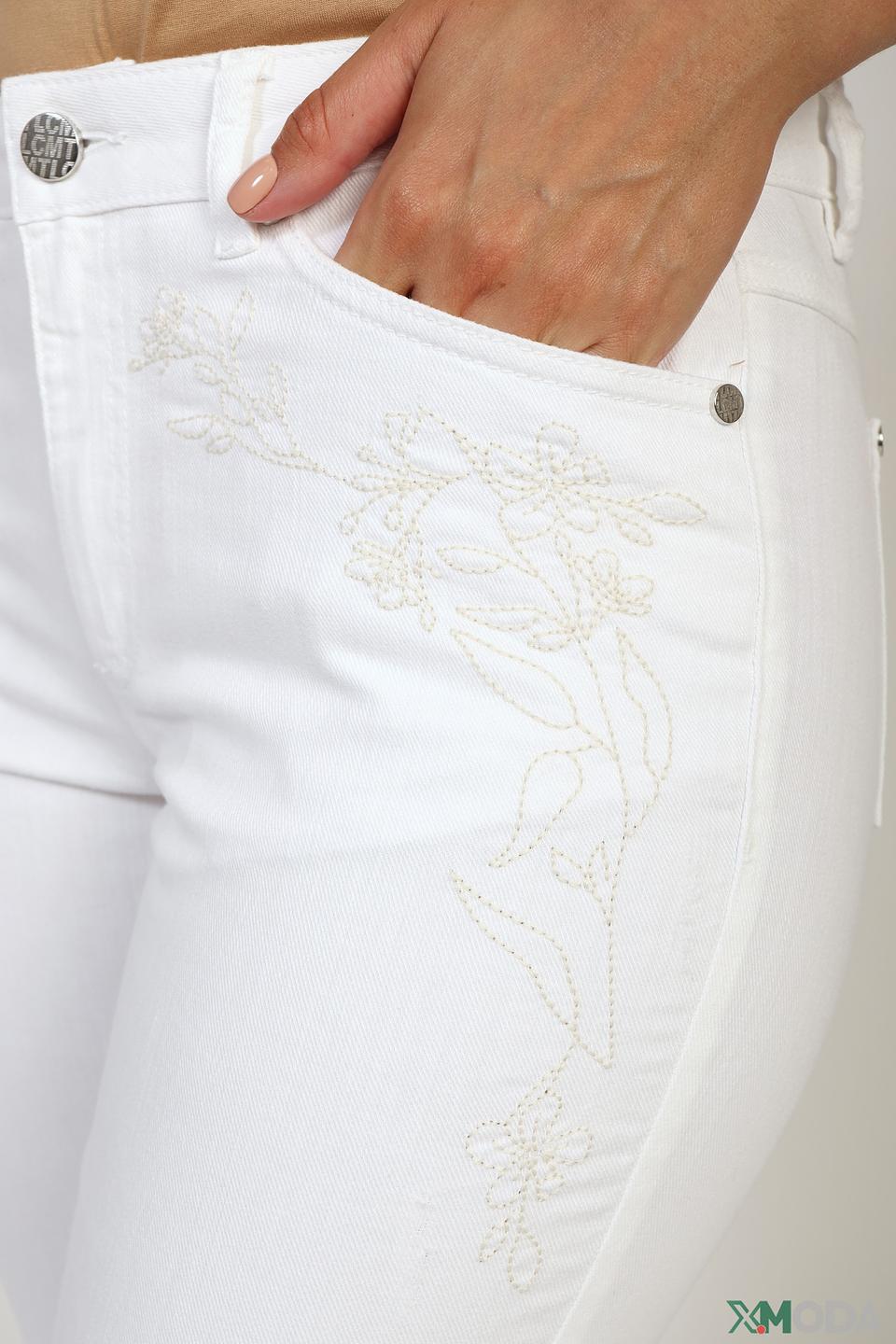 Джинсы Lecomte с вышивкой белые