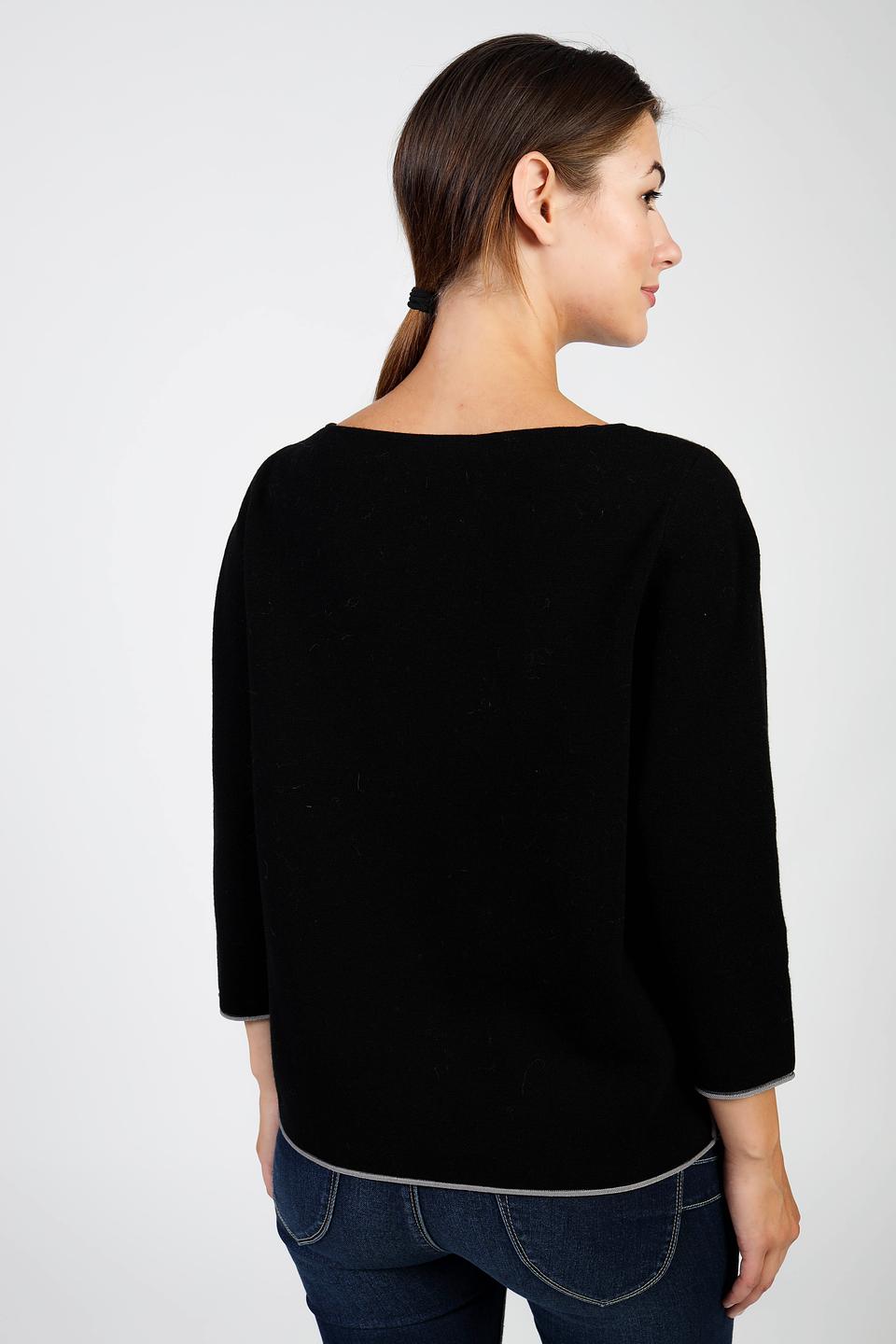 Пуловер Pezzo чёрный с V-образным вырезом