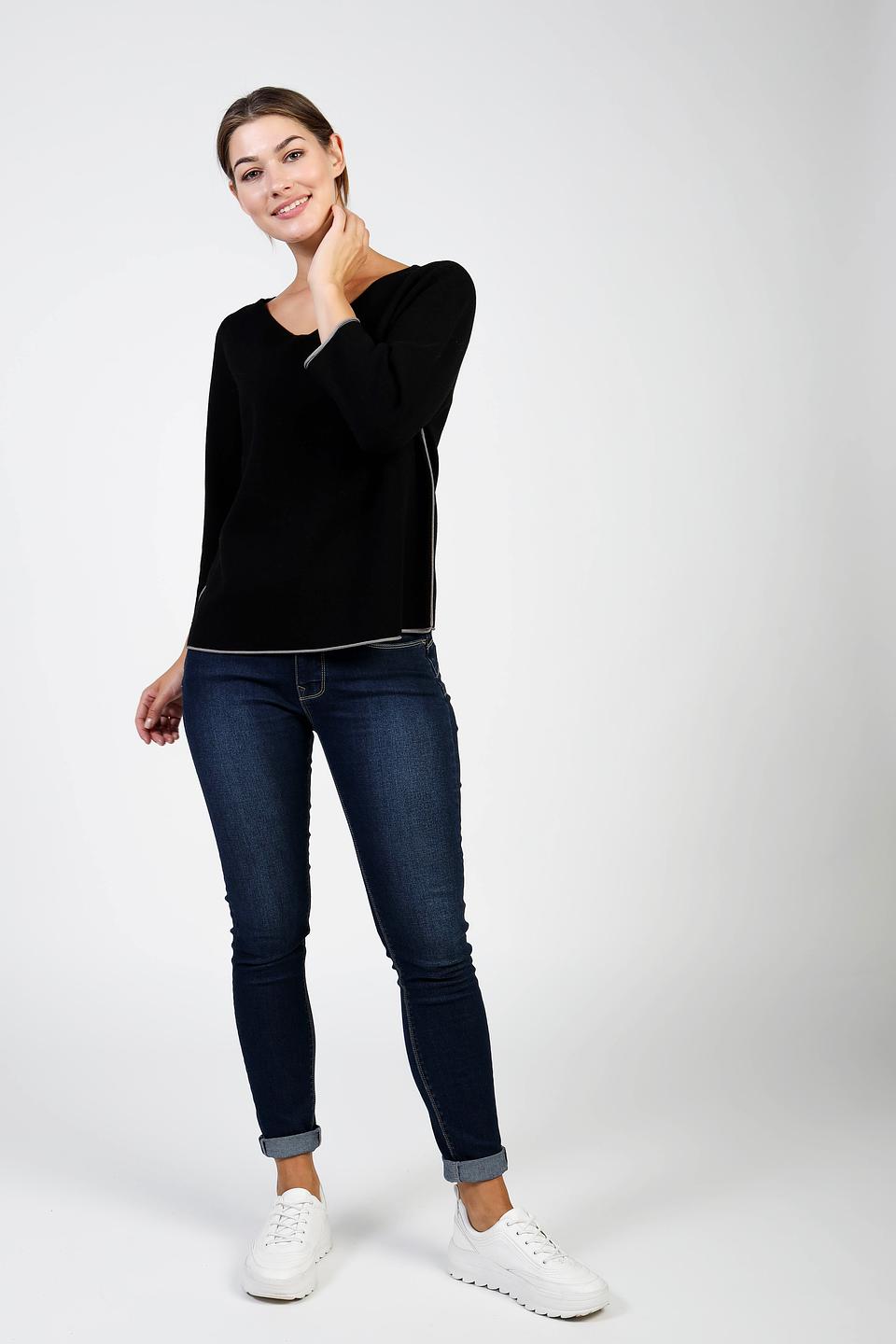 Пуловер Pezzo чёрный с V-образным вырезом