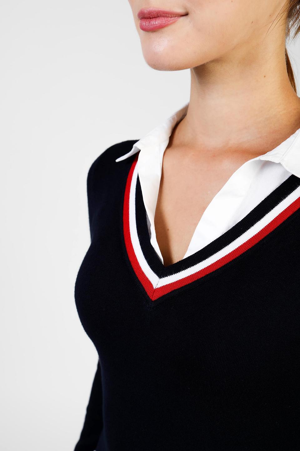 Пуловер Just Valeri с V-образным вырезом