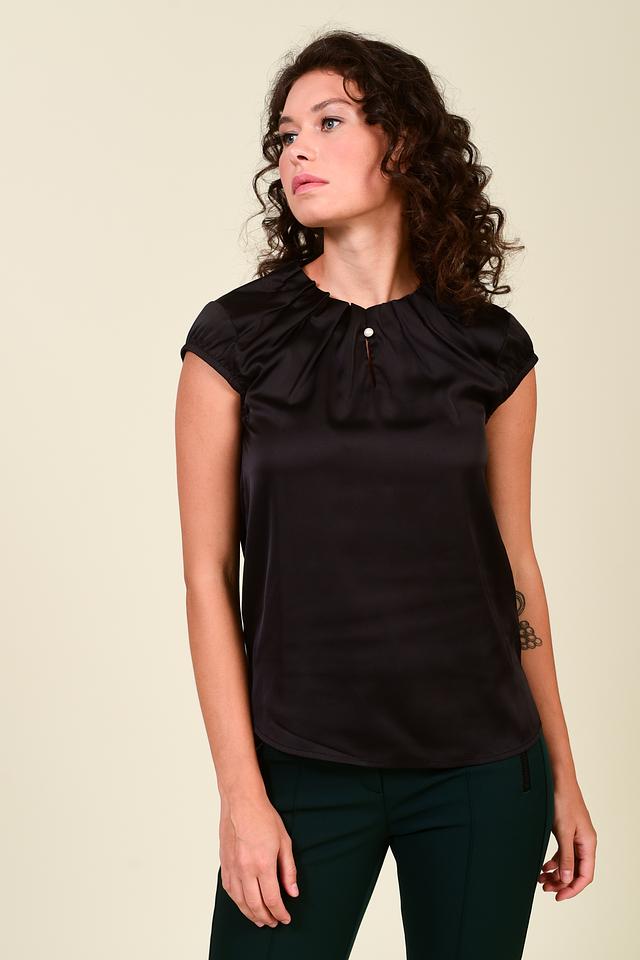 Блуза Pezzo с жемчужной застежкой черная