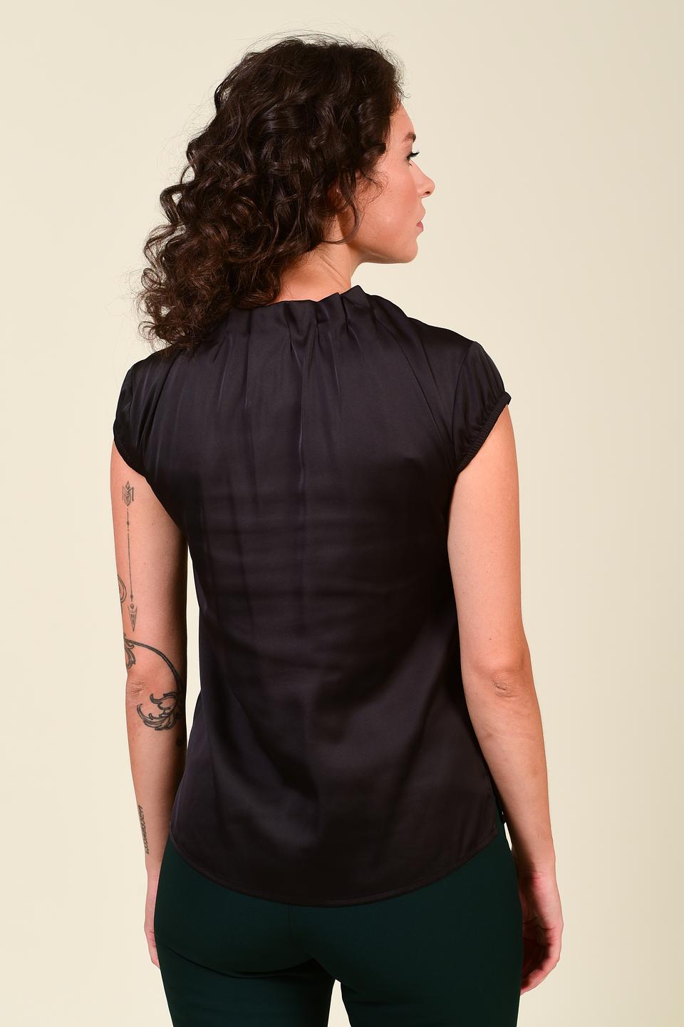 Блуза Pezzo с жемчужной застежкой черная