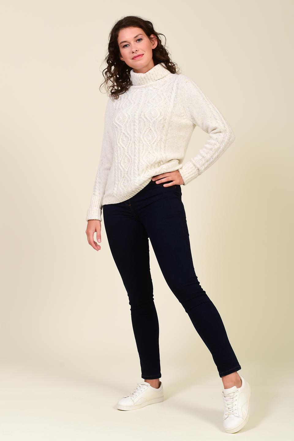 Пуловер Pezzo с косами кремовый