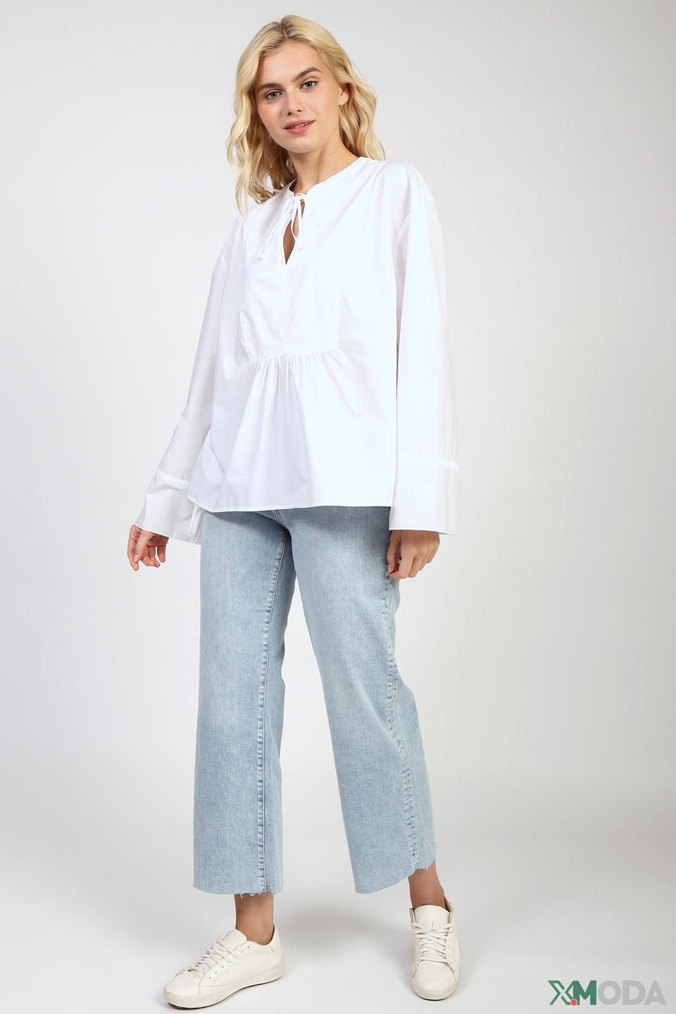 Блуза Rich and Royal белая с вырезом