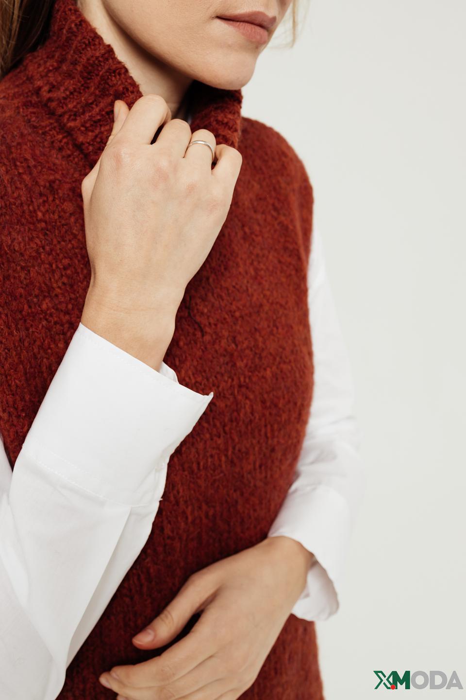 Жилет Comma рыжий вязаный