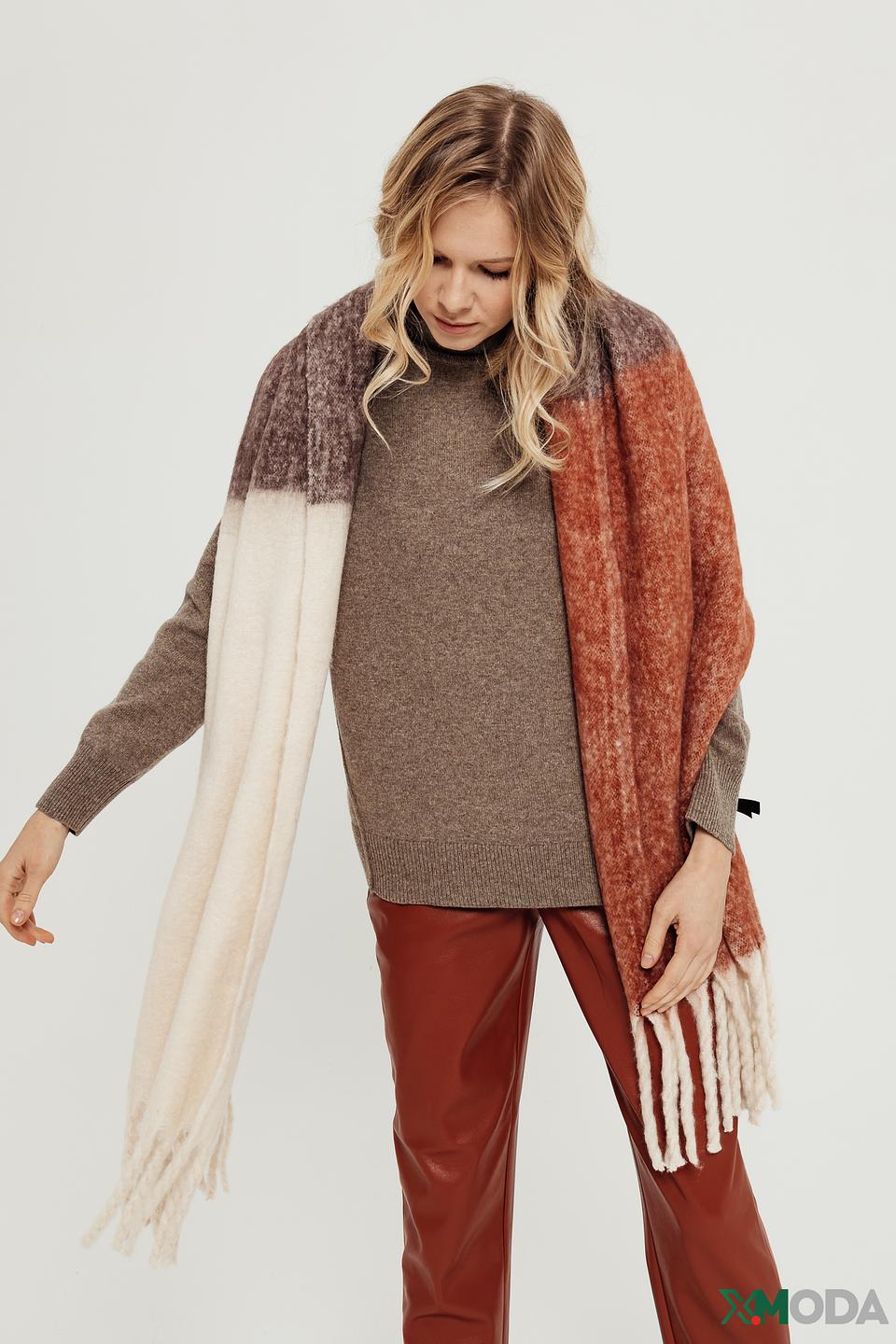 Шарф Comma с градиентом и бахромой