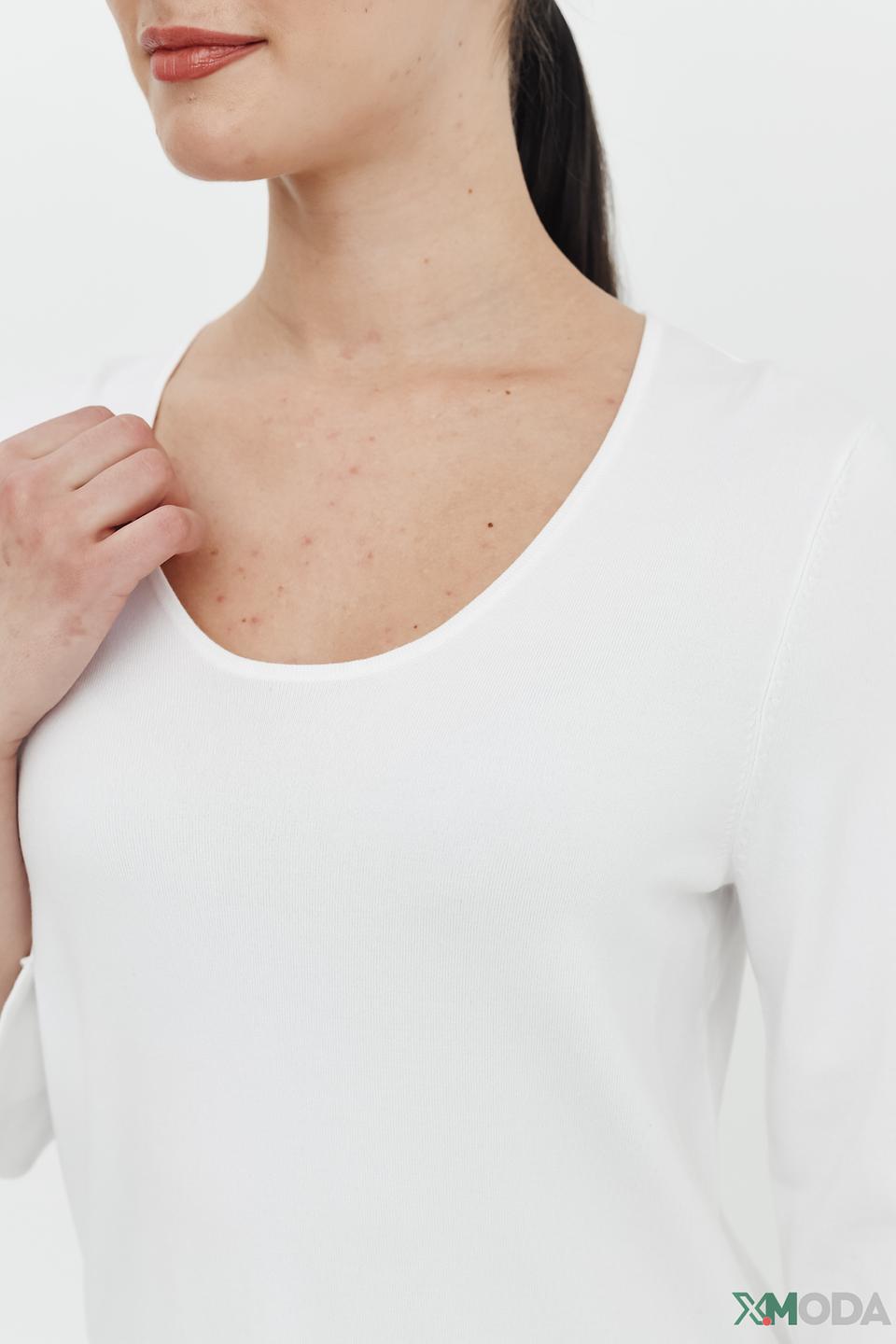 Пуловер Pezzo белый с V-образным вырезом