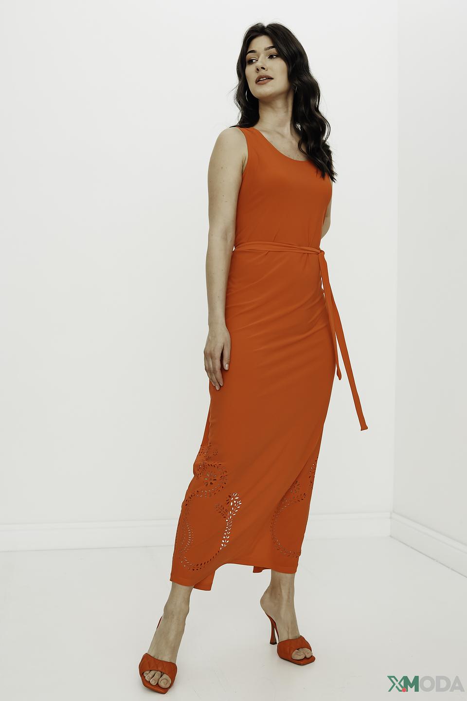 Платье Tricot Chic алое с вырезом