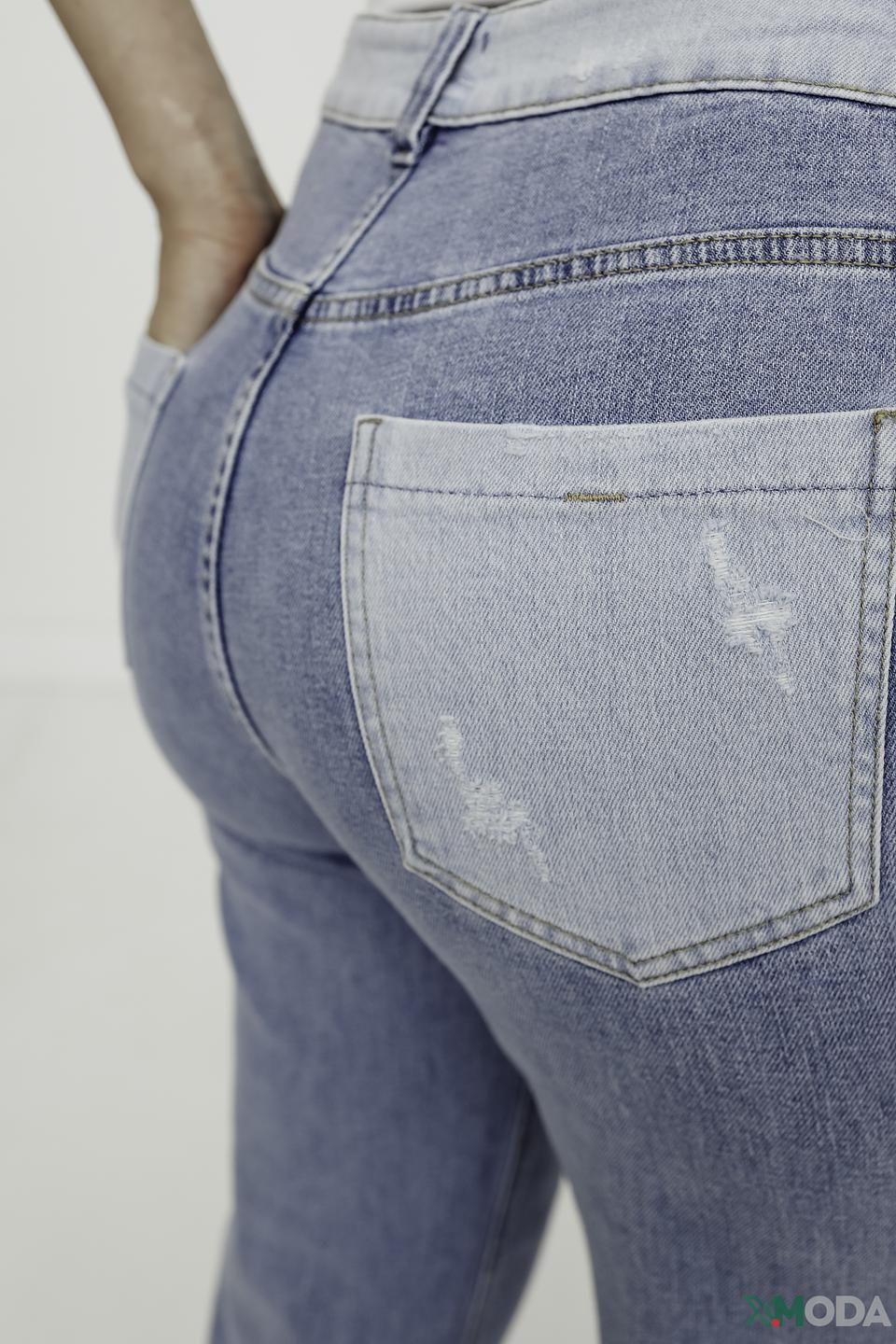 Джинсы UNQ с потертостями голубые