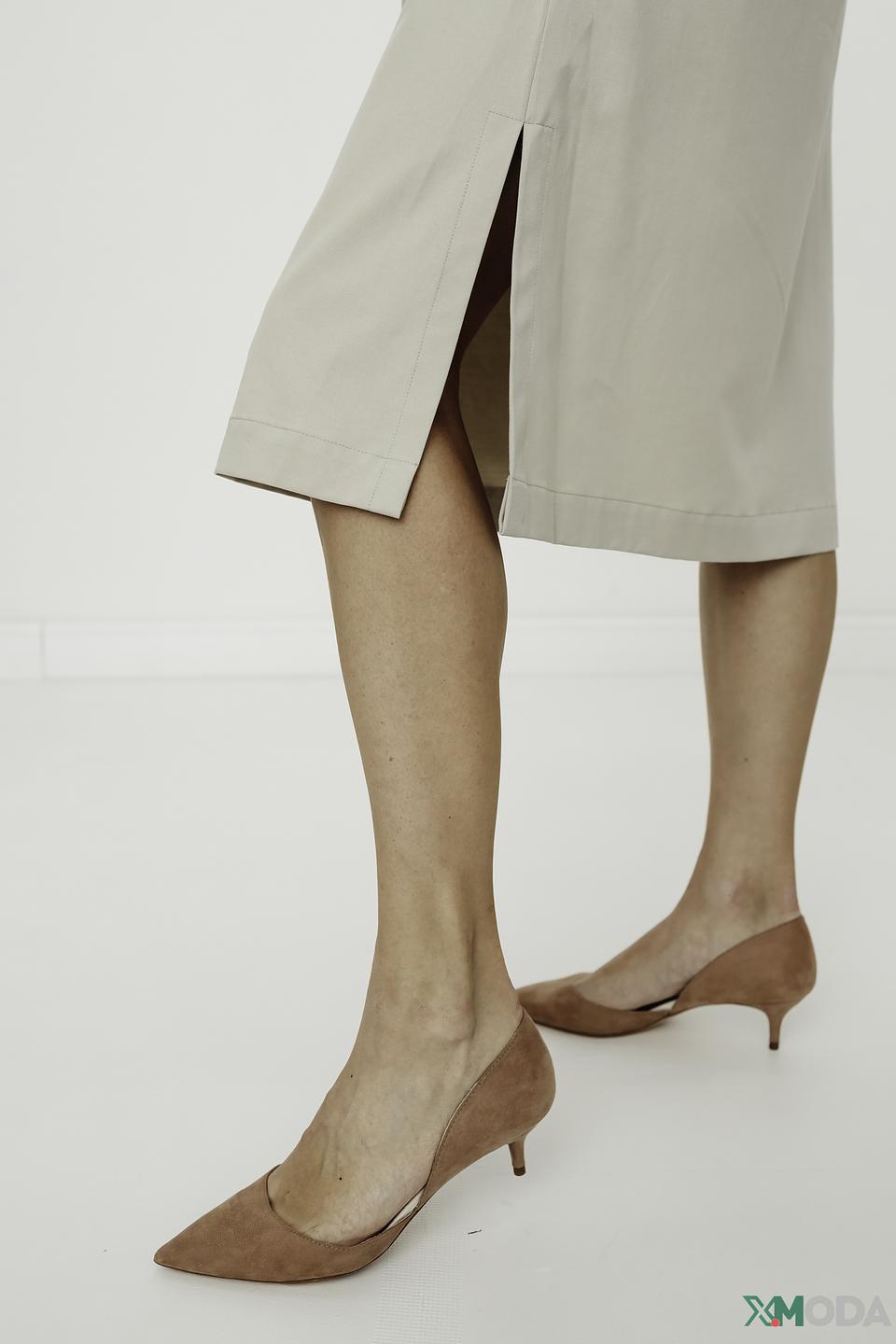 Платье UNQ приталенное бежевое