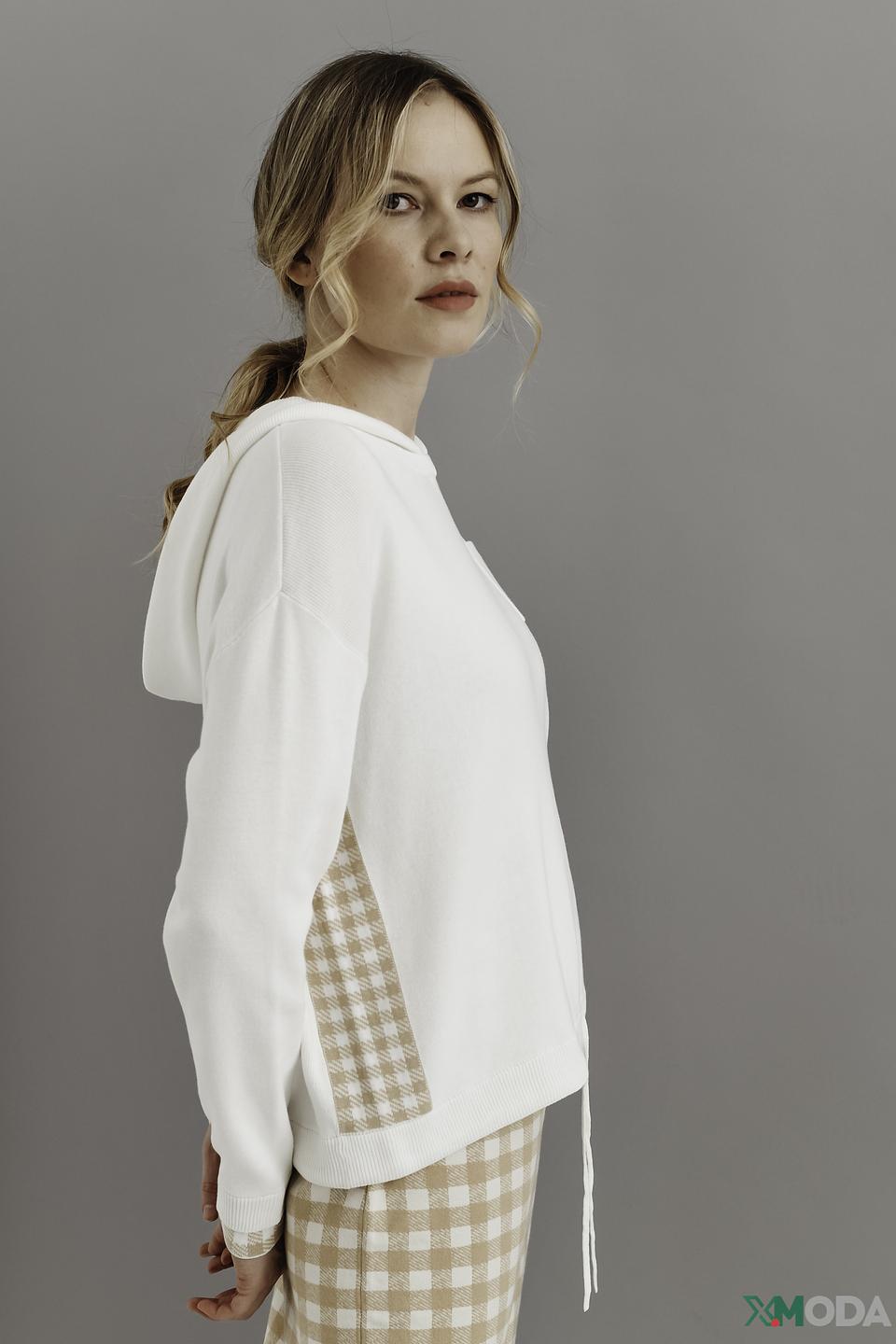 Пуловер Oui с капюшоном белый