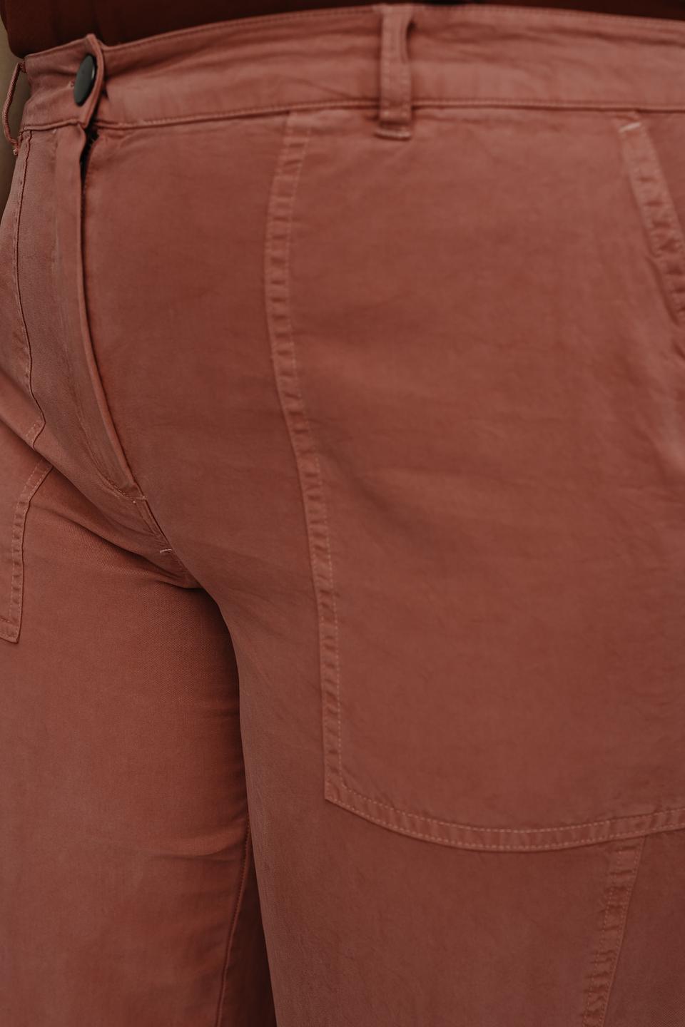 Брюки Lebek укороченные с накладными карманами кораллового цвета